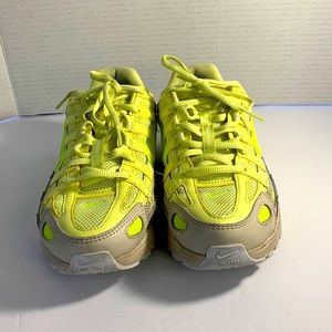 Nike women’s sneakers